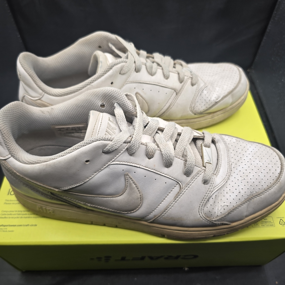 Nike Men's Cream Sneakers